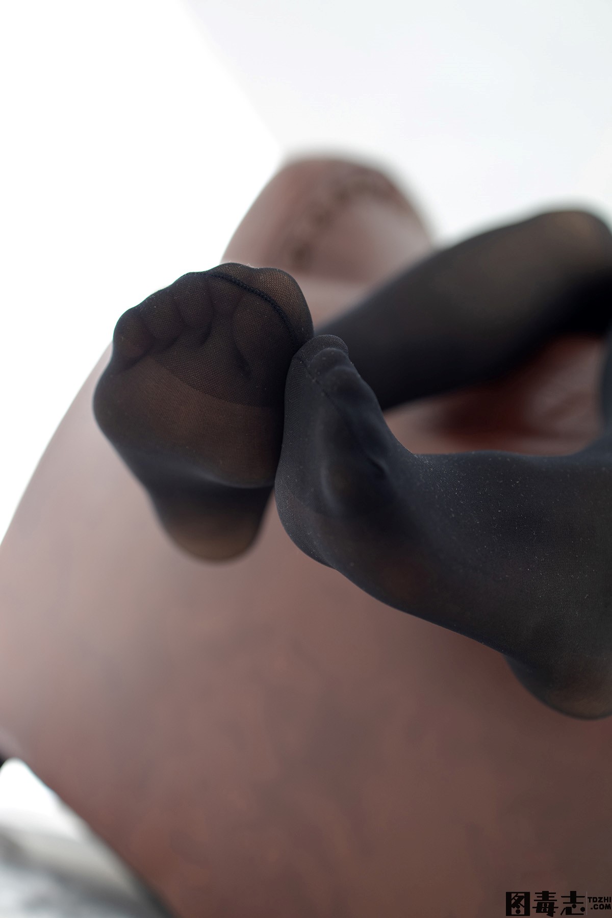 [森萝财团] 有料014 小奶糕Milky 沙发上的黑丝女仆