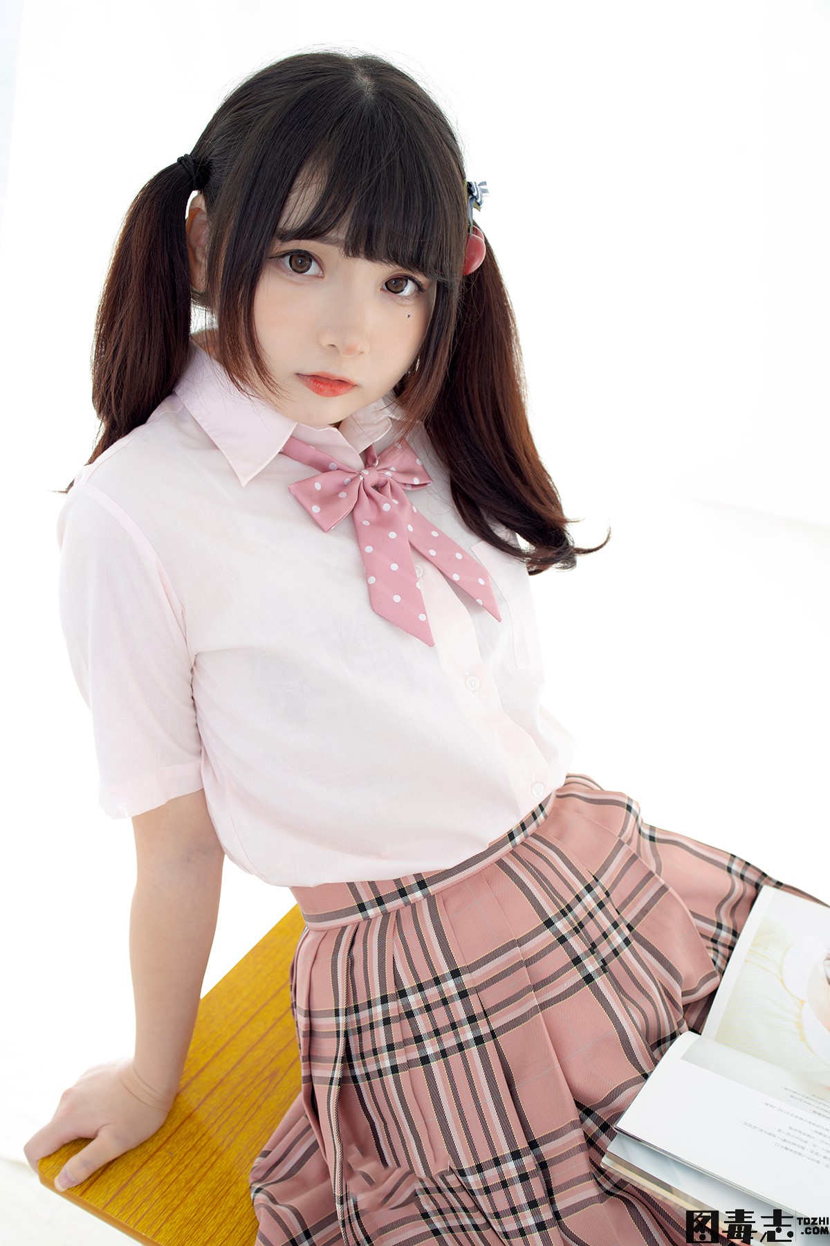 [森萝财团] 無料001 古川kagura JK格子裙