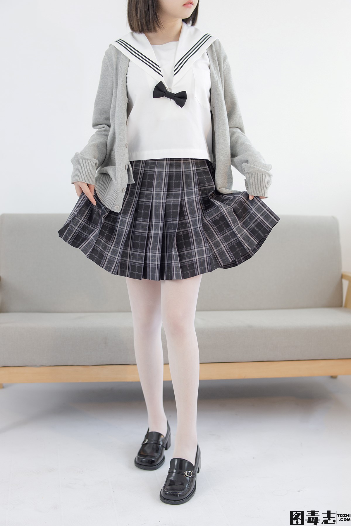 [森萝财团] 有料028 匿名 美少女的白丝JK制服