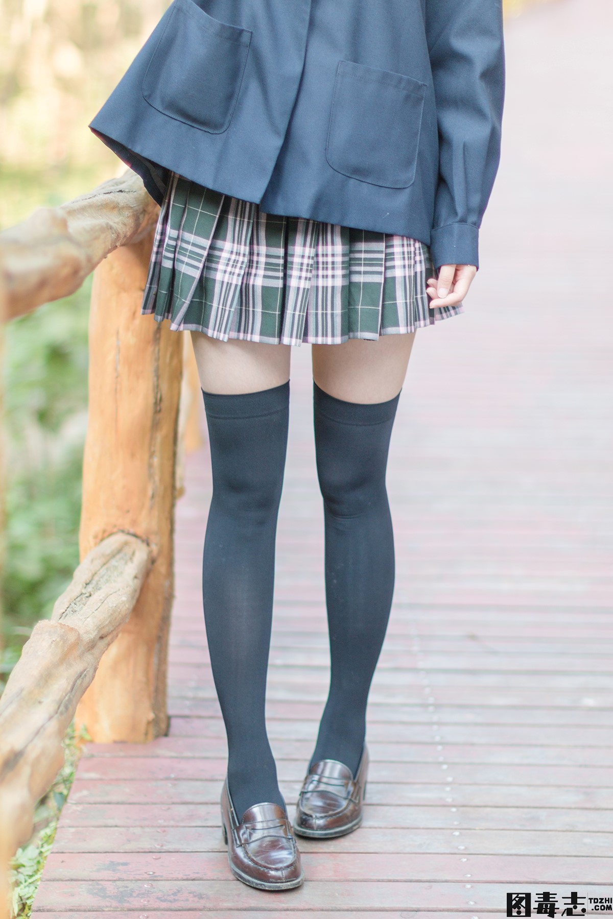 [轻兰映画] VOL.002 户外黑丝&白丝