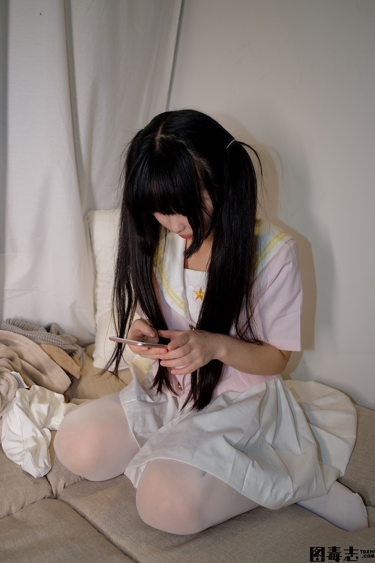 [森萝财团] 爱花写真 ALPHA-012 白丝粉红少女