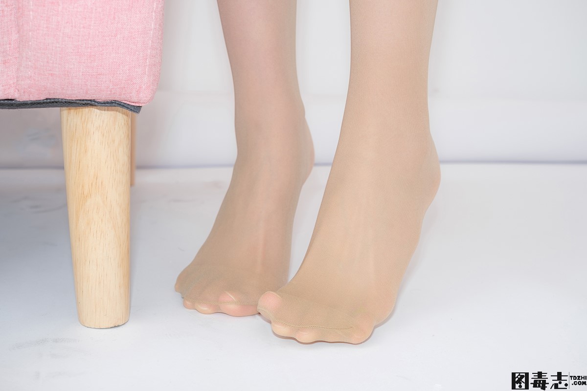 [森萝财团] 有料036 吸吸 沙发上的旗袍美少女