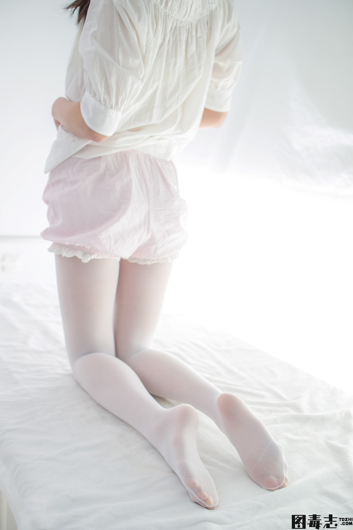 [森萝财团] 有料023 吸吸 小清新少女的私房白丝