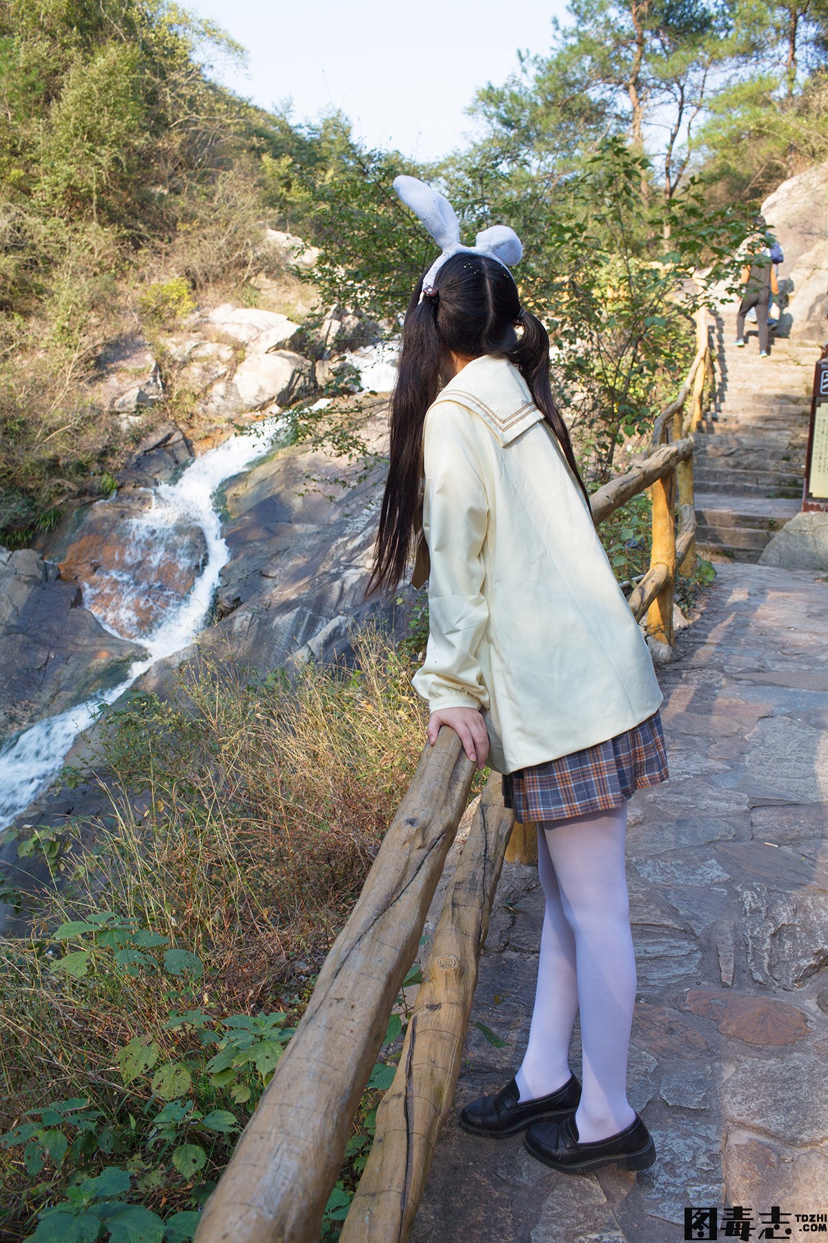 [少女秩序] EXVOL.002 户外阳光丝袜妹