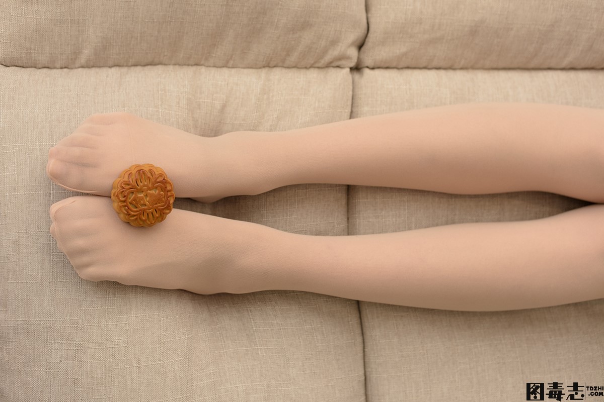 [森萝财团] 爱花写真 ALPHA-011 闺房连体肉丝秀