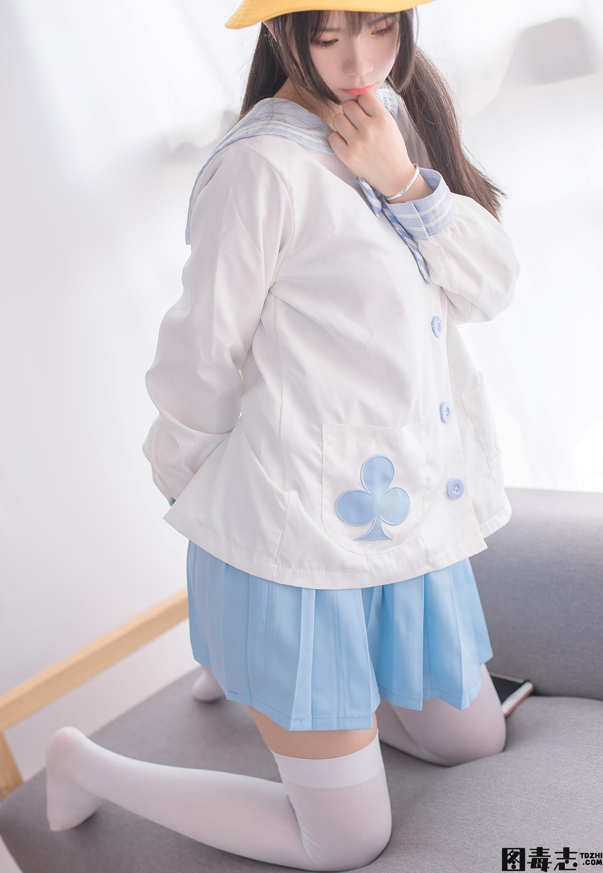 [轻兰映画] SPL.008 半度度度喵 高颜值美少女白丝