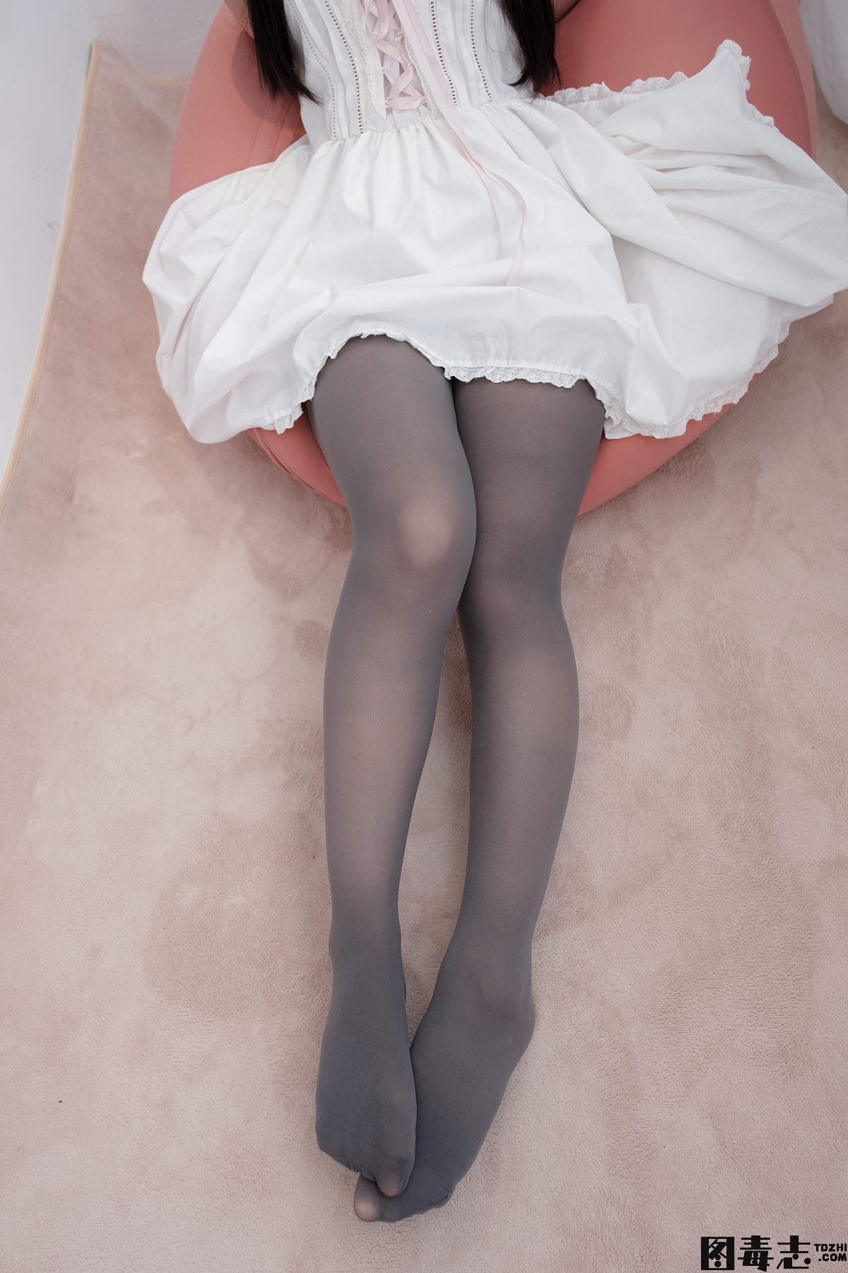 [森萝财团] 爱花写真 ALPHA-001 可爱公主妹妹丝袜秀