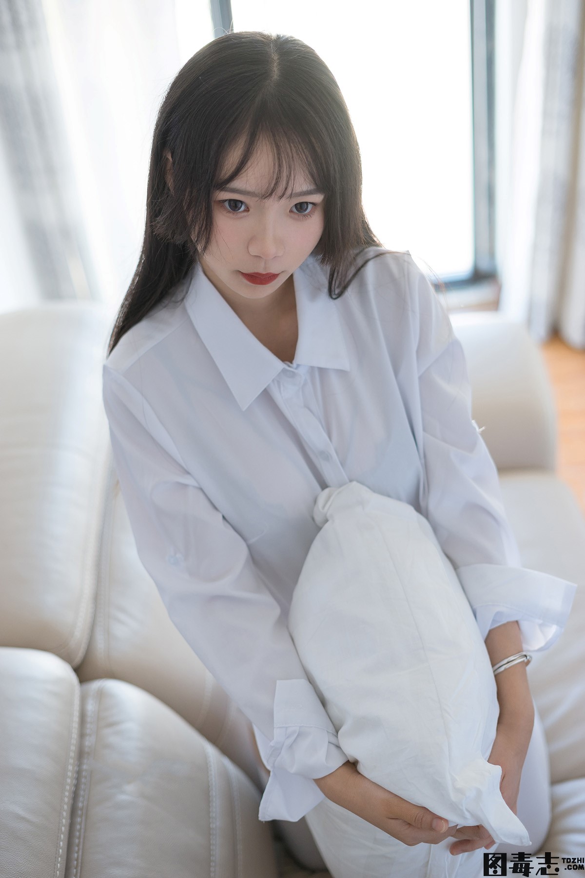 [轻兰映画] SPL.013 半度度度喵 衬衫白丝诱惑