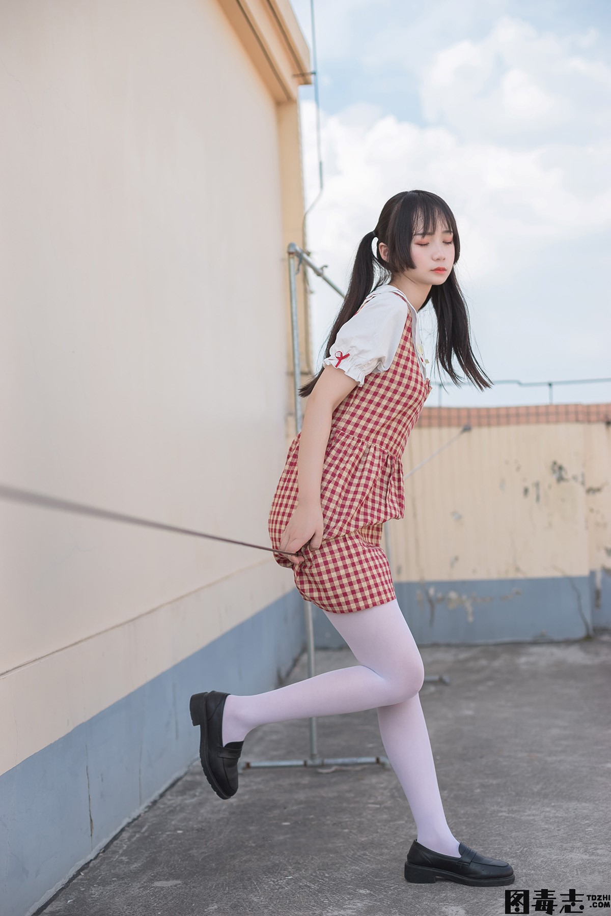 [轻兰映画] SPL.009 半度度度喵 白丝格子连衣裙