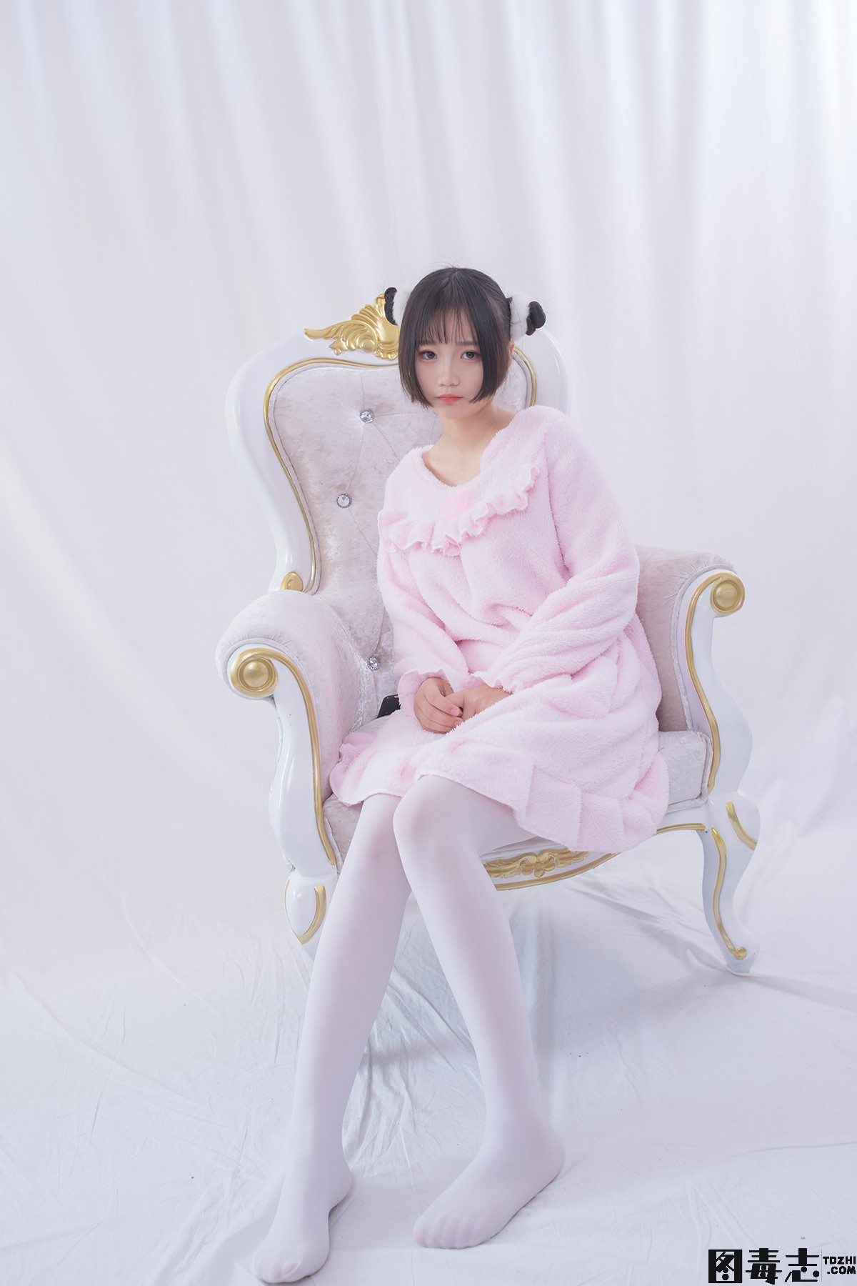 [轻兰映画] VOL.017 半度度度喵 粉红毛茸茸睡衣白丝少女