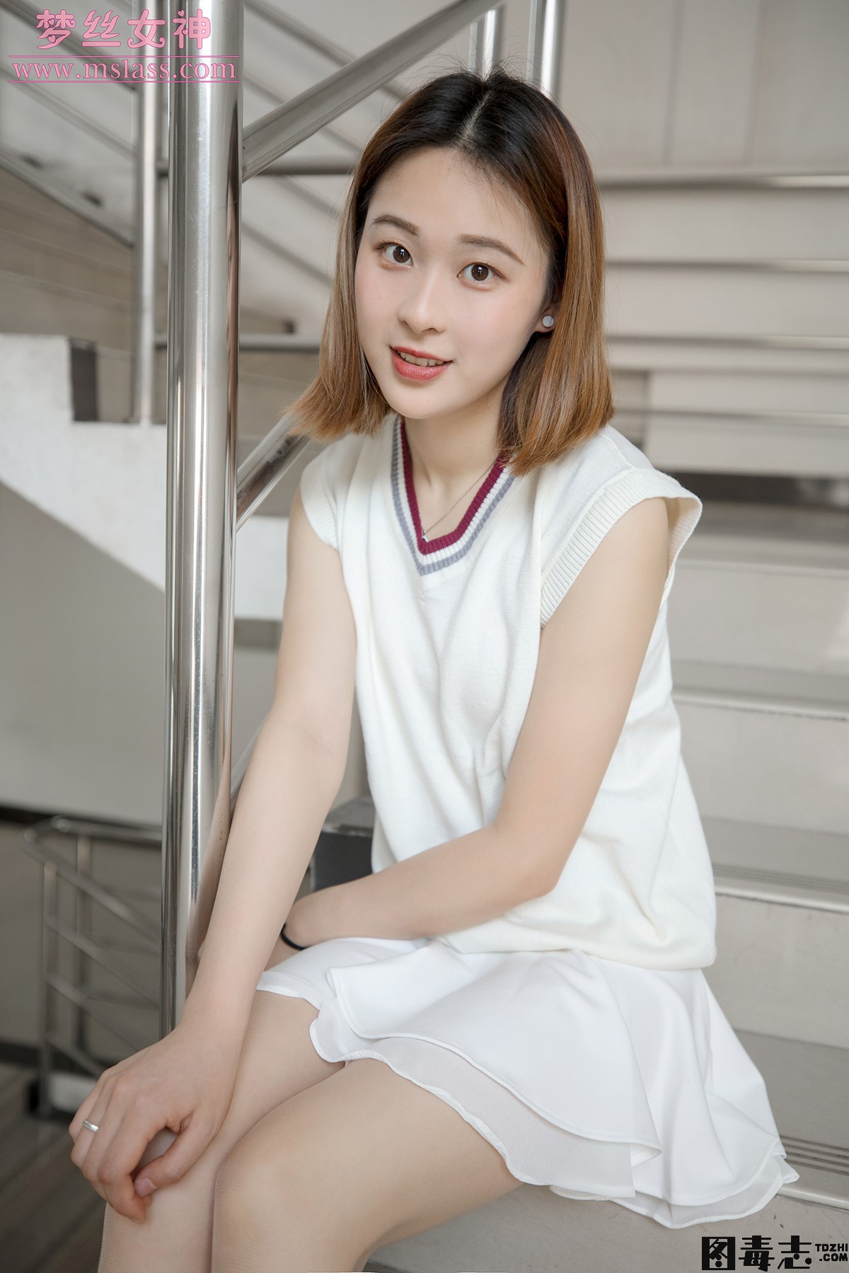 [MSLASS梦丝女神] 2019.05.31 雯雯《学楼丝袜美腿》