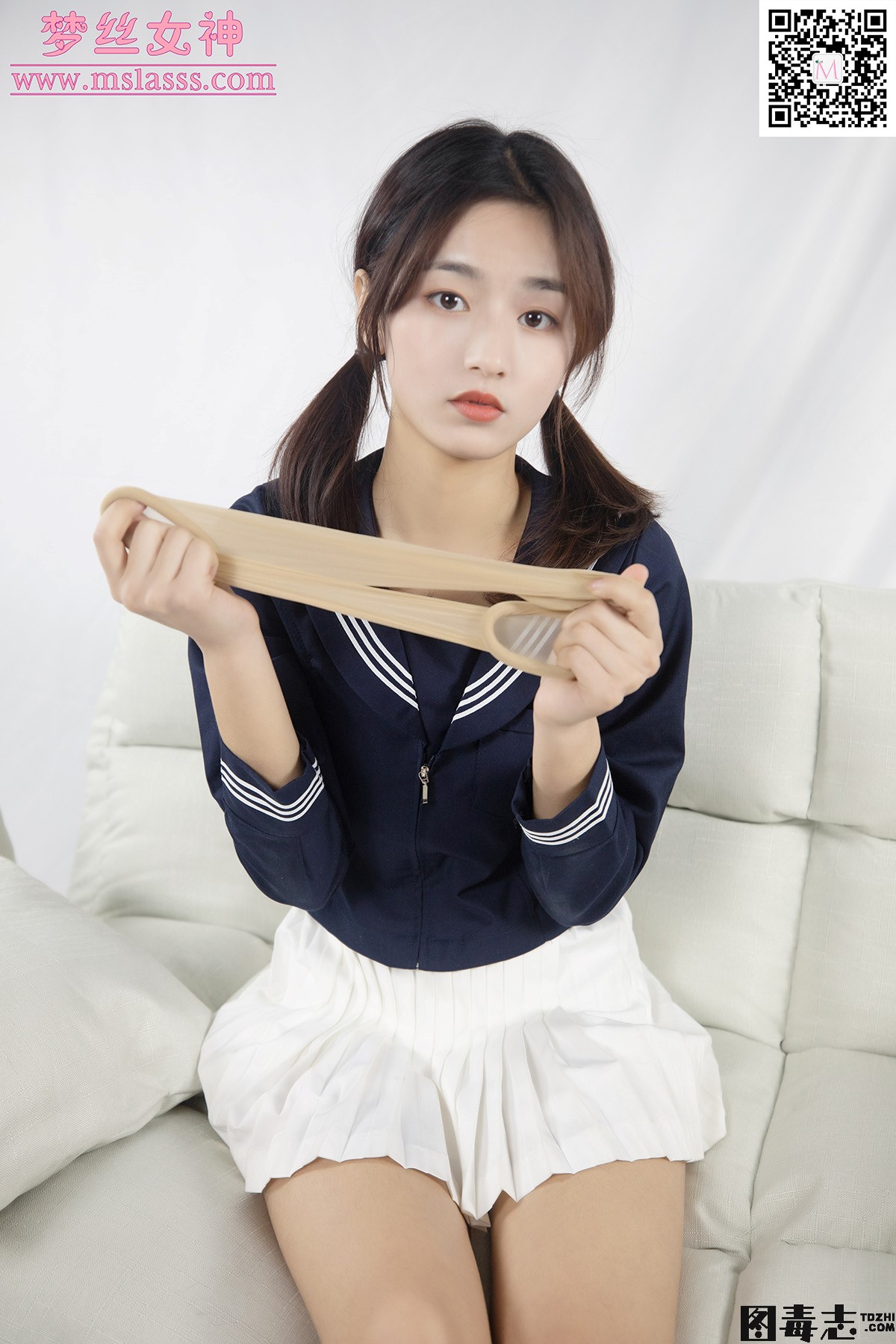 [MSLASS梦丝女神] 2019.12.19 璇璇《9分颜值 长筒袜》