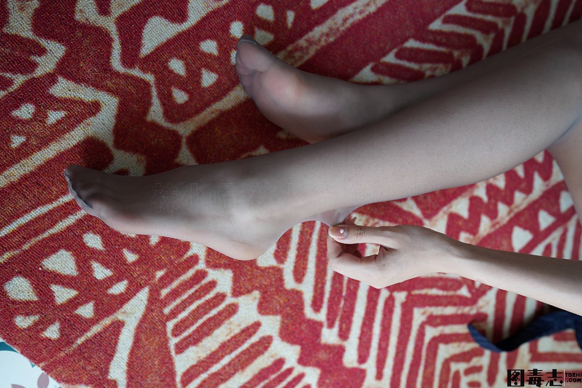 [袜小喵x壹吻映画] YW020《笑笑·条纹裙》