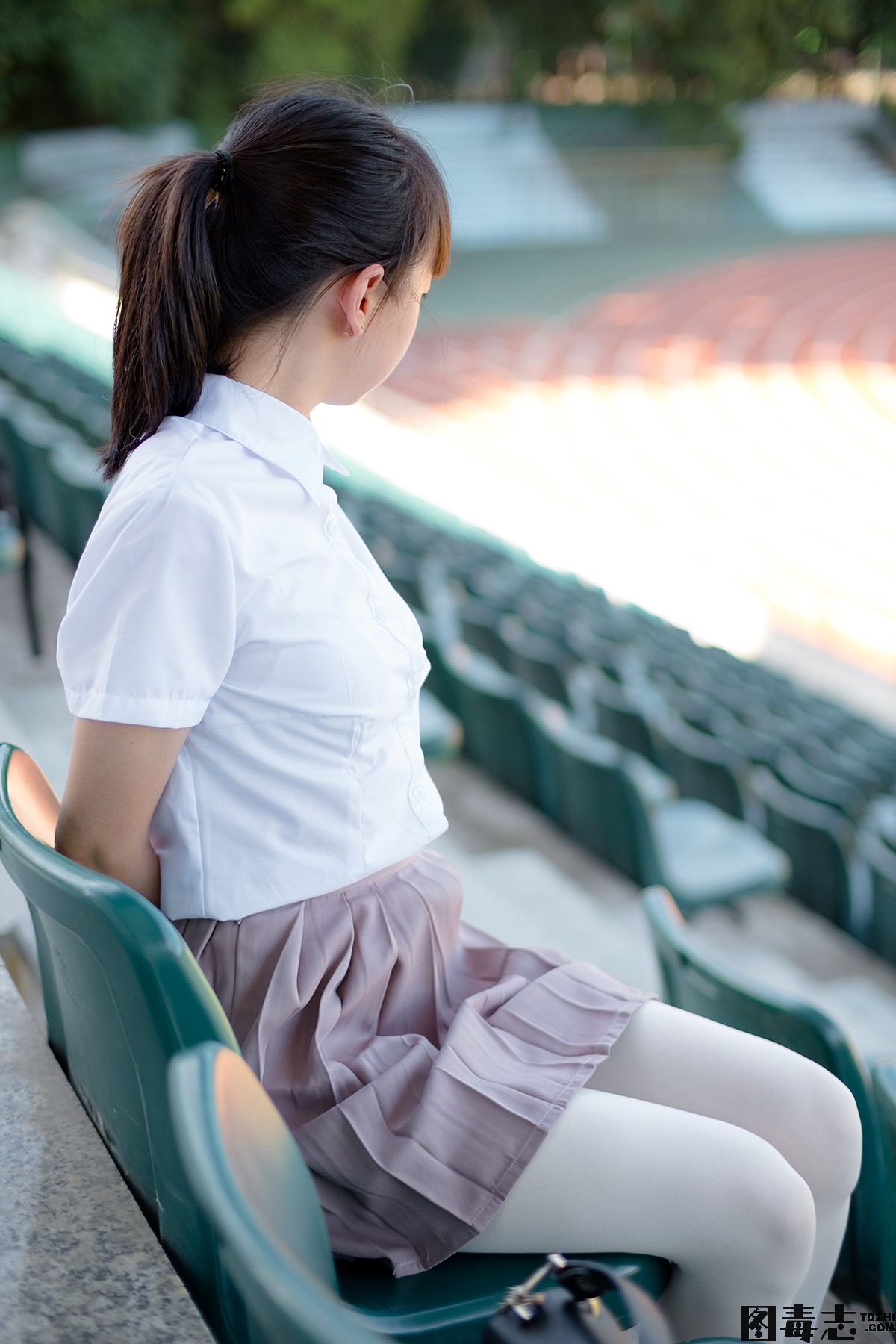 [森萝财团] R15-030 操场上的白丝