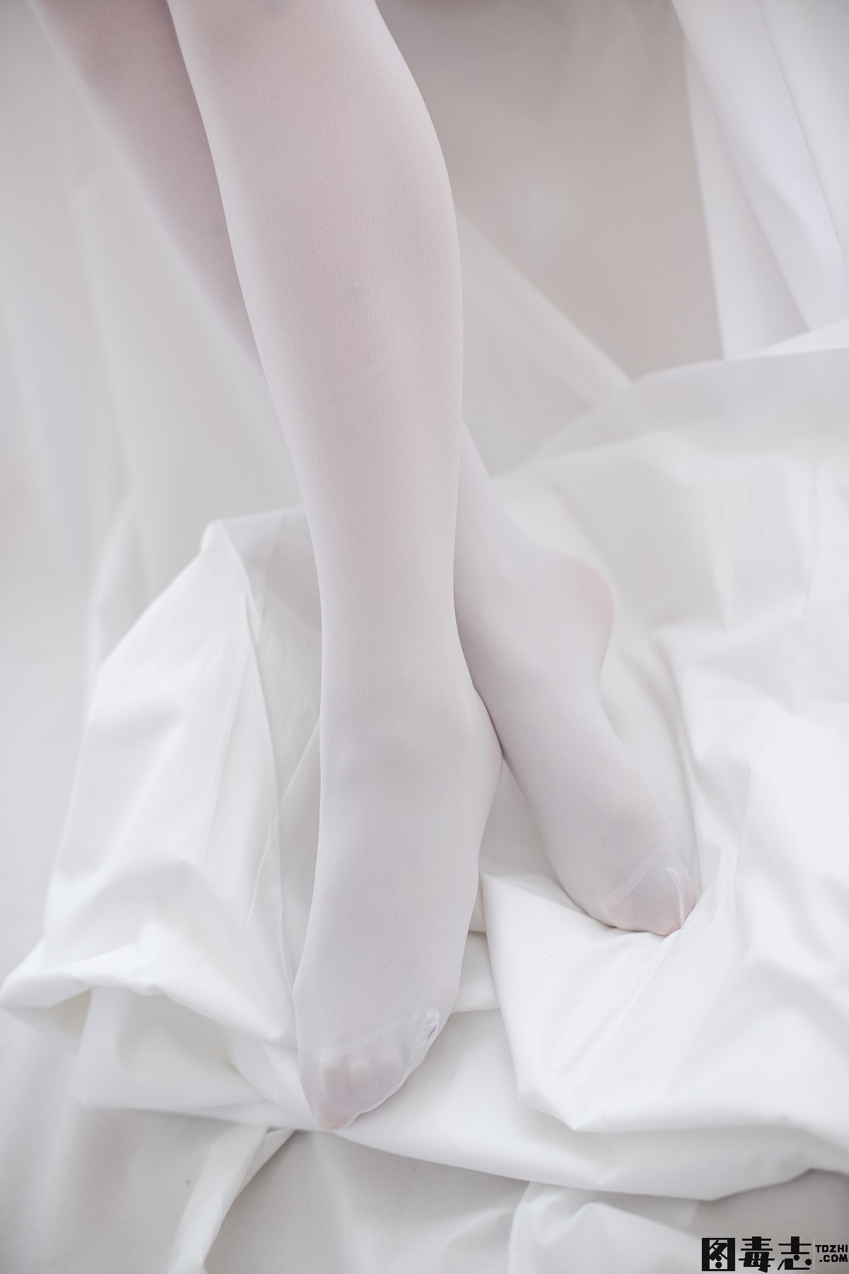 [森萝财团] R15-045 白丝学妹休憩空间