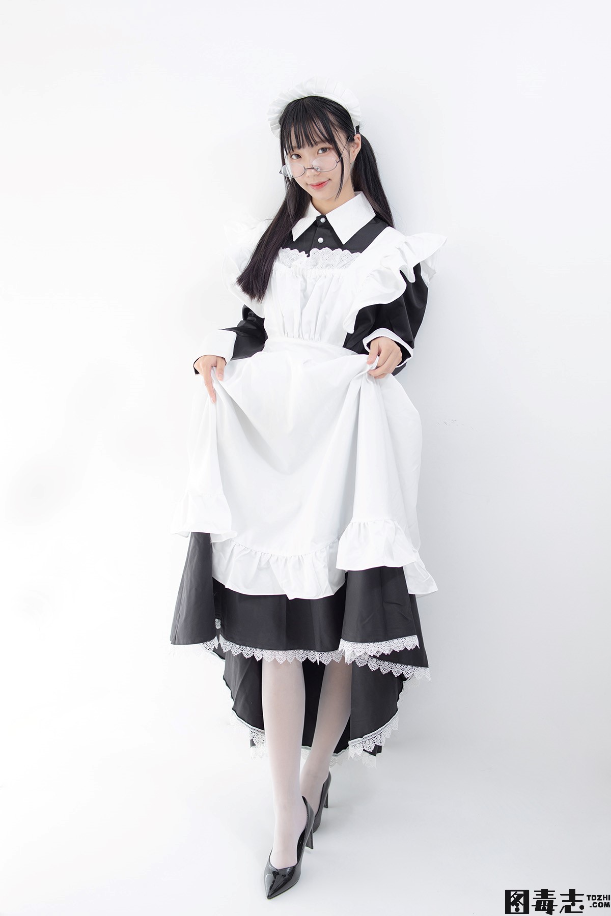 [森萝财团] JKFUN-017 小梓 眼镜白丝女仆