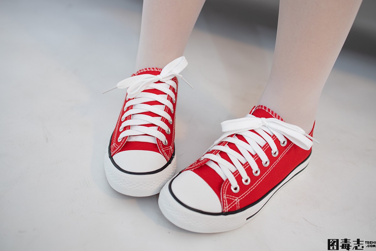 [森萝财团] JKFUN-054 小夜 红布鞋白丝 13D白丝