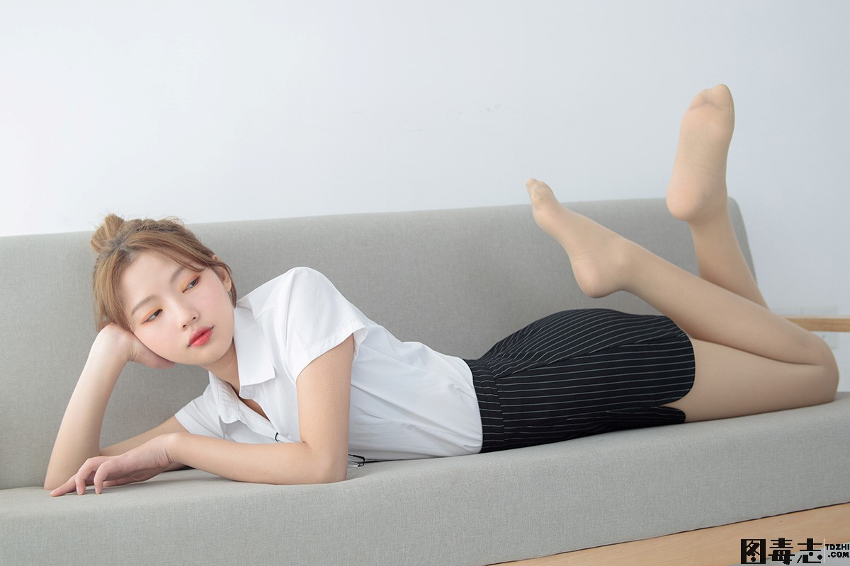 [森萝财团] JKFUN-046 OL一定要搭配眼镜 50D肉丝