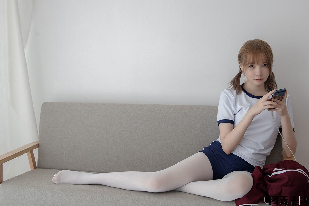 [森萝财团] JKFUN-019 Aika 80D白丝外景体操服