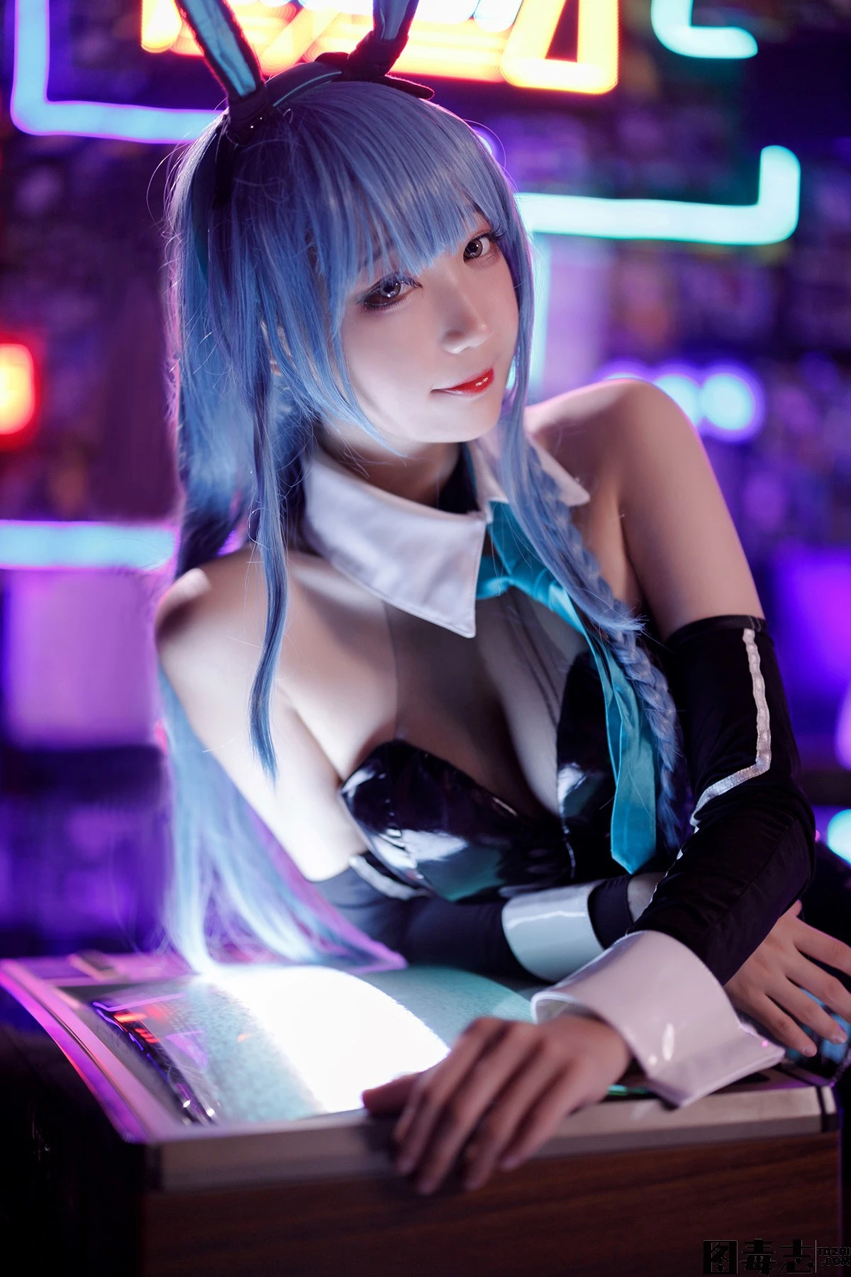 [周叽是可爱兔兔] NO.37 树城兔女郎