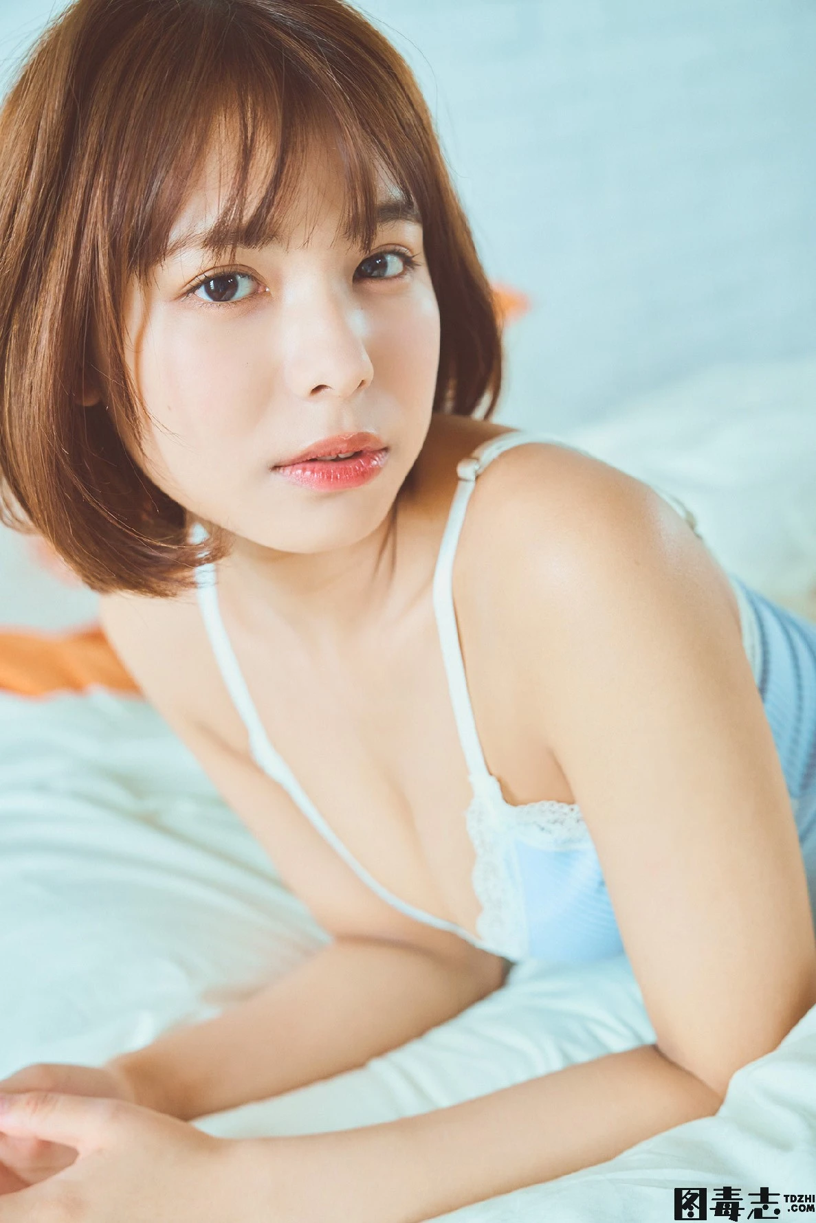 [宮崎あみさ] 《小悪魔な彼女》FLASHデジタル写真集