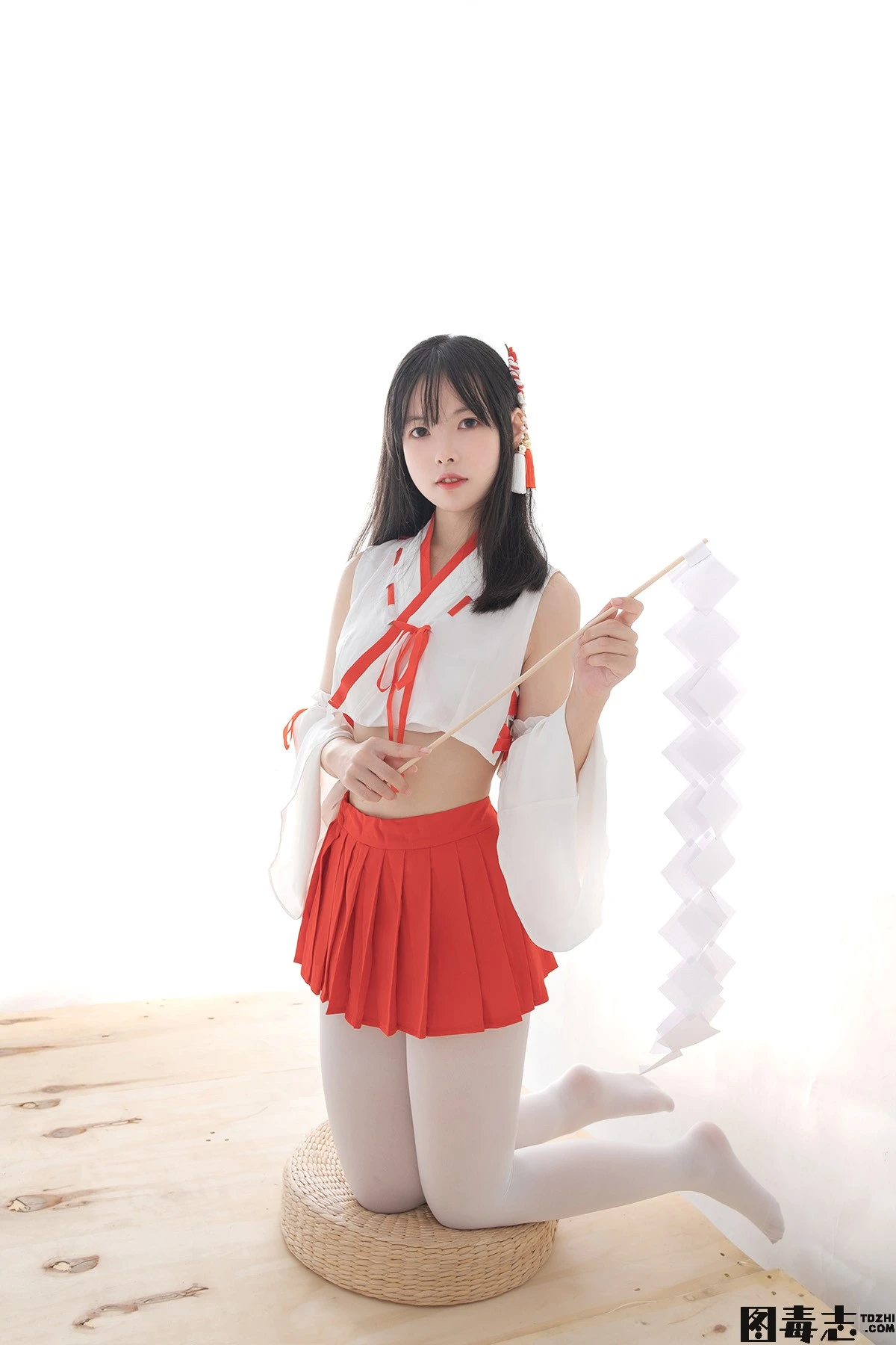 [轻兰映画] HANA.010 白丝巫女