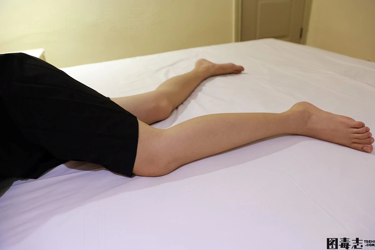 [见新摄影] No.013 酒店JK裸足 一厘甜酒